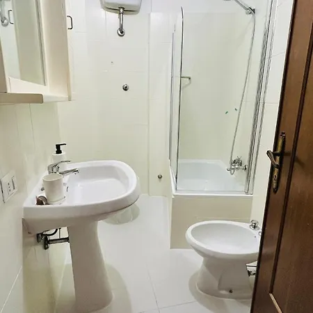 Ampio Su 2 Livelli Nel Centro Storico, Ideale Per Coppie O Gruppi Da 2 A 5 Persone Lägenhet Fiuggi