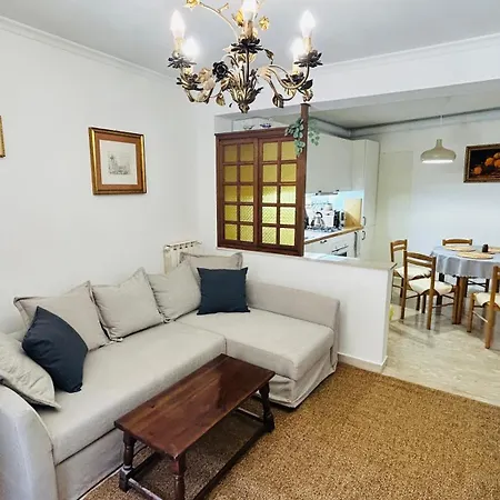 Ampio Su 2 Livelli Nel Centro Storico, Ideale Per Coppie O Gruppi Da 2 A 5 Persone Lägenhet